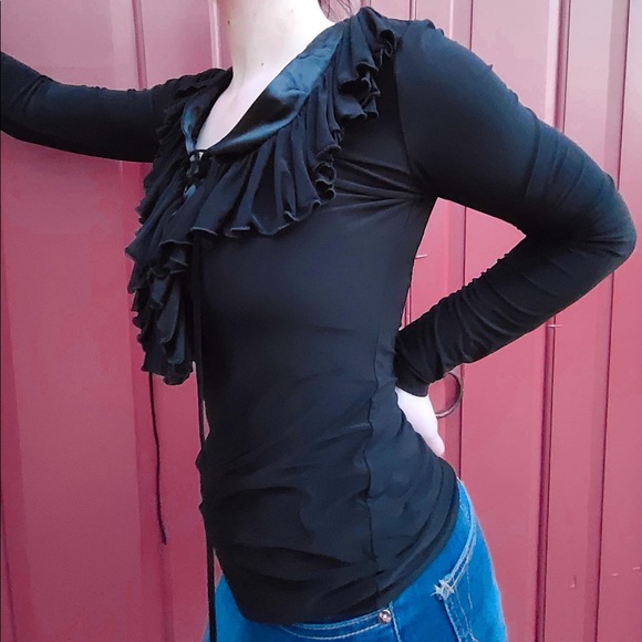 Retro Ruffled V-Neck top - Picture 3 of 5
